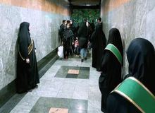 استقرار حجابان و فیلمبردارهای ناشناس در مترو برای برخورد با بی حجاب/ یک حقوقدان: فیلمبرداری از مردم بخاطر برخورد با بی حجابی