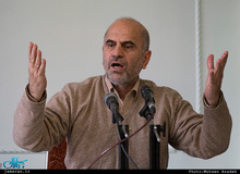 فرشاد مومنی: شاخص فلاکت در سال های آخر مسئولیت «احمدی نژاد» دو برابر شد/ اگر قرار است جراحی صورت بگیرد باید سازه های ذهنی تصمیم گیران جراحی شود نه معیشت مردم بی پناه/  یعنی چه که تصمیمات سخت در پیش داریم؟ 

