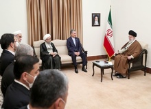 آیت الله خامنه ای: مصمم به تکمیل مسیر ترانزیتی شمال به جنوب هستیم که می‌تواند ترکمنستان و کشور‌های اطراف ان را به دریای عمان متصل کند