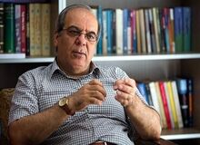 عباس عبدی: فیلتر "واتساپ" زندگی روزمره را مختل کرده‌ است