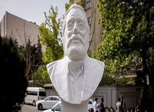 سردیس مرحوم مشایخی برداشته شد