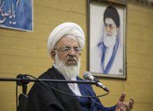 نماینده ولی فقیه در استان یزد: لازم است مردم سختی‌ها  و شرایط دشوار اقتصادی را تحمل کنند