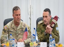 در پی تحرکات نظامی آمریکا در منطقه؛رئیس سنتکام به اسرائیل می‌رود