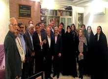 سوال روزنامه جوان از نمایندگانی که با دختران میرحسین موسوی دیدار کردند: چرا با خانواده نرفتید؟

