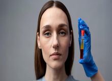 آزمایش خون چگونه به شناسایی علت آکنه کمک می‌کند؟