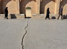 الهیاری: ترک آسفالت سی و سه پل در اثر درز انبساط بوده و فعال و مشکل‌زا نیست
