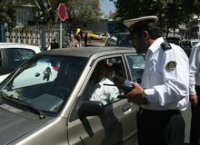 رشوه گیری پلیس از یک عابر پیاده در فیلم ۴۱سال پیش مسعودکیمیایی
