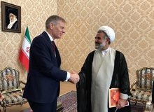 انتقاد تند روزنامه دولت به رییس کمیسیون امنیت ملی/  راه تغییر از صندوق رأی می‌گذرد نه رگ گردن
