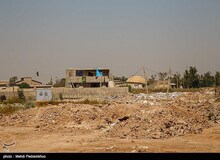 یکی از اهالی روستای ابوالفضل (ع) اهواز: با همان لودری که در جبهه‌ها سنگر می‌ساختم، آمده‌اند خانه‌ام را خراب کنند