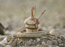 روایتی از یک تجارت مرگبار در ایلام/ کسانی که به خاطر ۵ هزار تومان چاشنی مین می فروشند!