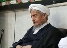 طواف پیکر آیت الله صانعی در حرم حضرت معصومه (س)/ عکس