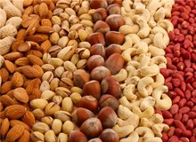 تخمه آفتابگردان چینی به اسم دانه‌های روغنی وارد کشور می‌شود/ فروشندگان اجازه گران‌کردن خشکبار در شب عید را ندارند