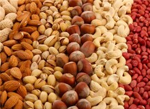 تخمه آفتابگردان چینی به اسم دانه‌های روغنی وارد کشور می‌شود/ فروشندگان اجازه گران‌کردن خشکبار در شب عید را ندارند