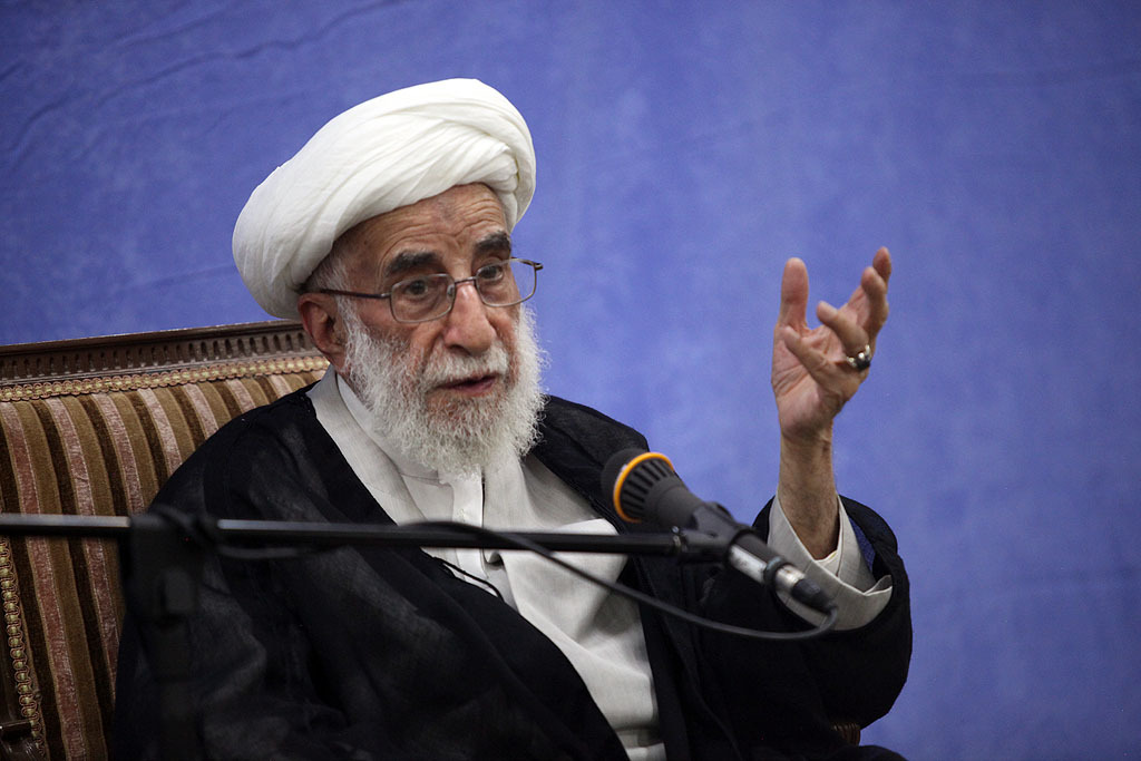 آیت‌الله جنتی: انتظار تلاش مضاعف از مسئولان، برای حل مشکلات مردم را داریم