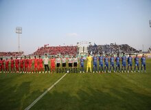 عکس | چرا مربی پرسپولیس پیراهن دروازه‌بان استقلال را گرفت؟