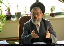 سیدرضا اکرمی: مداحان باید مدیریت شوند/ برخی مداحان نمی‌دانند در این کشور انقلاب شده و شهید داده‌ایم!