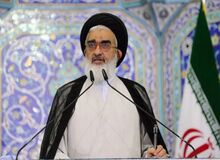 امام جمعه قم: آمریکا هیچ غلطی نمی تواند بکند