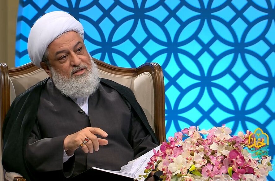 حجت الاسلام عابدینی: مردم باید قدردان جمهوری اسلامی باشند/یک شب زندگی زیر سایه ولایت فقیه بهتر از هزار ماه زندگی زیر سایه حکومت کفر است