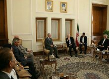 توضیح نائب رئیس پارلمان عراق در رابطه با عدم استفاده از پرچم عراق در دیدارش با ظریف