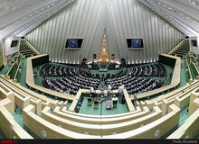 عباس عبدی: مجلس فقط برای این است که نمایندگان روی صندلی آن بنشینند و احیانا گلابی نوش جان کنند؟