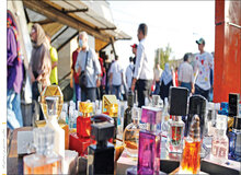 بازار پر رونق فروش عطرهای تقلبی در تهران/ رئیس انجمن واردکنندگان فرآورده‌های بهداشتی و آرایشی: فروشگاه‌های عطریات و ادکلن به مرز ورشکستگی رسیده اند!