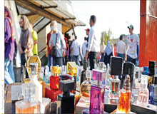 بازار پر رونق فروش عطرهای تقلبی در تهران/ رئیس انجمن واردکنندگان فرآورده‌های بهداشتی و آرایشی: فروشگاه‌های عطریات و ادکلن به مرز ورشکستگی رسیده اند!