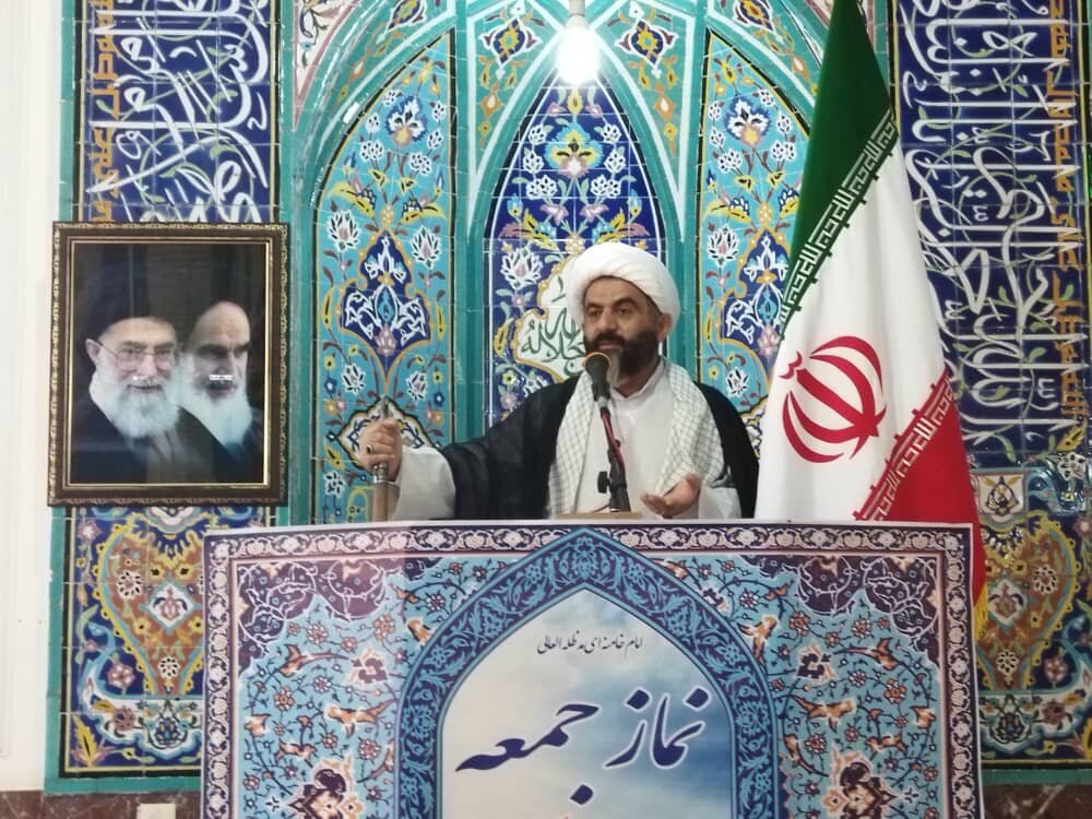 امام جمعه سلفچگان: قدرت‌های بزرگ جهان را شکست داده‌ایم/ کسی تهدید نظامی آمریکا را جدی نمی‌گیرد