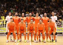 مس برد و صدرنشین ماند