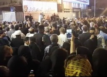 خبرگزاری نزدیک به سپاه مدعی شد: شب گذشته عده ای در آبادان با کف زدن و شعار دادن، مانع سخنرانی نماینده مجلس خبرگان شدند / پلیس برای ایجاد نظم و امنیت وارد صحنه شده بود