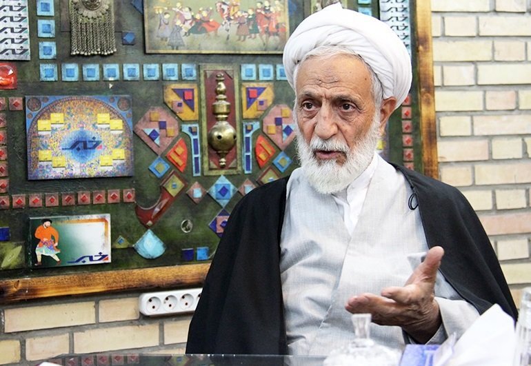 کنایه خطیب جمعه اصفهان به پایداری‌ها: حرف‌هایی می‌زنند که واقعا در سطح مجلس نیست/ فکر می‌کنند هرکسی تندروتر باشد انقلابی‌تر است