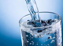 آیا نوشیدن آب قلیایی معجزه می‌کند؟