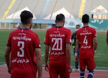 
حاشیه بازی نساجی و پرسپولیس؛ اعتراض نساجی به حضور هواداران پرسپولیس / ناظر اجازه شروع مسابقه نمی دهد
