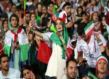 رئیس فیفا نامه تعهد ایران برای ورود زنان به بازی های لیگ را به جریان می اندازد
