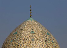 اعتراض استادکاران میراث فرهنگی به تخریب مسجد شیخ لطف‌الله/ کاشی ها ترک می خورد و مسجد در حال فرو ریختن است/ مسجد را خفه کرده اند!