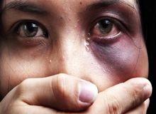 علت تاخیر ارسال لایحه منع خشونت علیه زنان به دولت چیست؟
