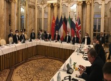 رویترز به نقل از مذاکره کننده ایرانی: موضع ایران تغییر نکرده، تمام تحریم‌ها باید یکجا برداشته شود