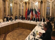 رویترز به نقل از مذاکره کننده ایرانی: موضع ایران تغییر نکرده، تمام تحریم‌ها باید یکجا برداشته شود
