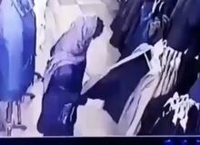 فیلم/ جیب‌بری حرفه‌ای از یک دختر جوان در فروشگاه لباس‌فروشی 