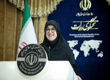 مهاجرانی: صنایع با فعالیت خود نشان دادند زندگی در وسط جنگ جریان دارد
