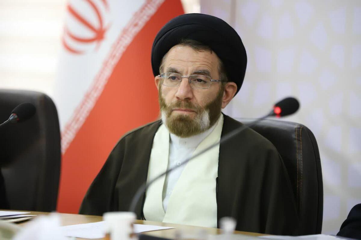 نماینده ولی فقیه در لرستان:اعمال قانون درباره زنانی که می خواهند به پهلوی دوم برگردند، متفاوت است/اگر ما سراغ فرد بی تفاوت در حجاب نرویم دشمن به سراغ او می رود/ دشمن با جنگ نظامی موفق نشده دنبال این هستند که با ترویج پایه های خانواده و جامعه را سست کنند