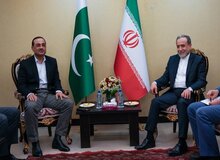 دیدار فرمانده ارتش پاکستان با وزیر امور خارجه کشورمان در تهران
