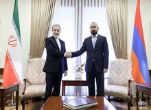 رایزنی تلفنی عراقچی و میرزویان درباره صلح باکو و ایروان
