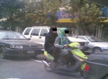 توضیحات دادستان دزفول درباره بازداشت دو موتور سوار زن/  آنها نگهدارنده مشروبات الکلی بودند
