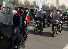 حمله گازانبری انقلابی ها به قالیباف/ برگزاری راهپیمایی موتوری نیروهای انقلاب؛ این بار علیه سردار!+عکس 