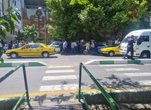 تجمع مقابل بنیاد شهید حادثه ساز شد/ تیراندازی در خیابان طالقانی/ دو مامور پلیس زخمی شدند