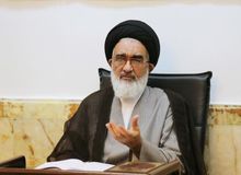 نماینده ولی فقیه در قم: وظیفه داریم صدای جمهوری اسلامی را به گوش جهانیان برسانیم