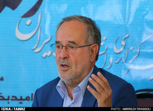 در هیچ کشور موفقی نظامیان در اقتصاد دخالت نمی‌کنند/ نظامیان اقتصاددان نیستند مغرور هم هستند؛ دود شکستشان به چشم مردم می‌رود

