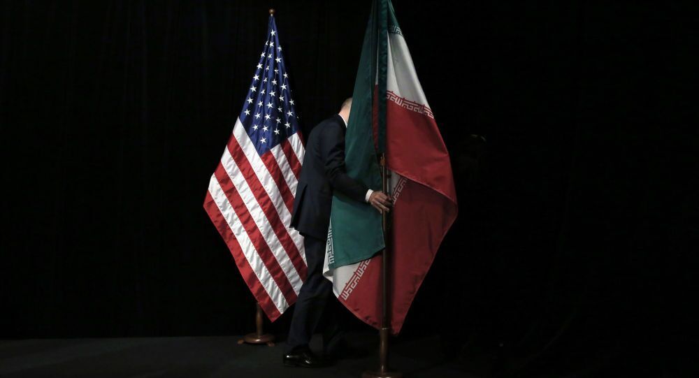 گزارش اکسیوس از مذاکرات ایران و امریکا در عمان/ مقامات عمانی از اتاقی به اتاق دیگر می رفتند تا پیام ها را منتقل کنند