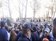 تجمع کسبه بازار جنت در مقابل شورای شهر تهران/ نماینده کسبه: تسهیلات وعده‌داده‌شده هرچه زودتر تصویب و ابلاغ شود + فیلم