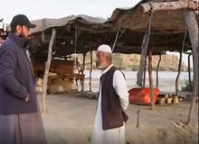 تسلط حیرت‌انگیز یک دست‌فروش ایرانی در چابهار به زبان انگلیسی و ۱۴ زبان دیگر!